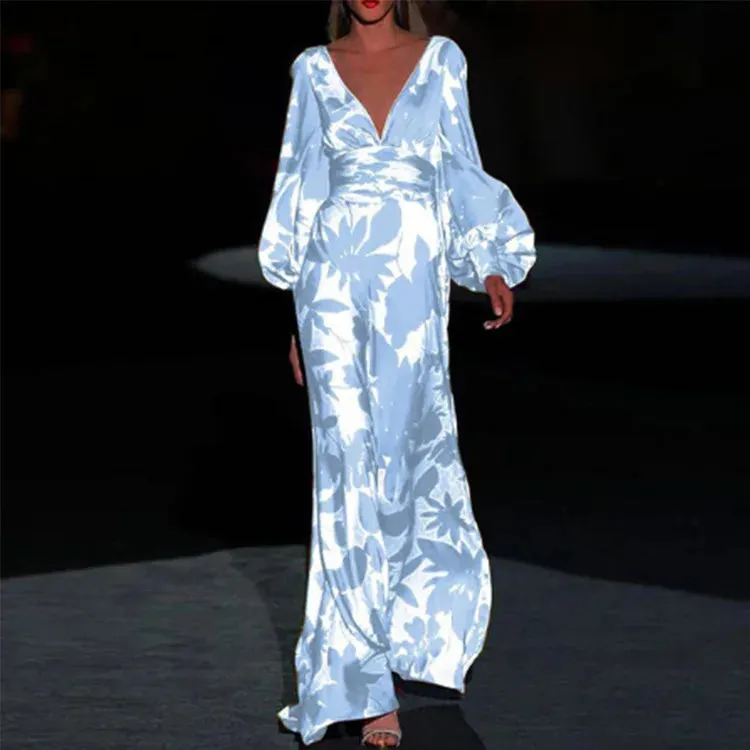 Brenda - Fashionable dress with V-neckline