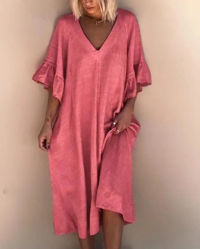 Dakota - Elegant, loosely sewn V-neck dress in a solid color
