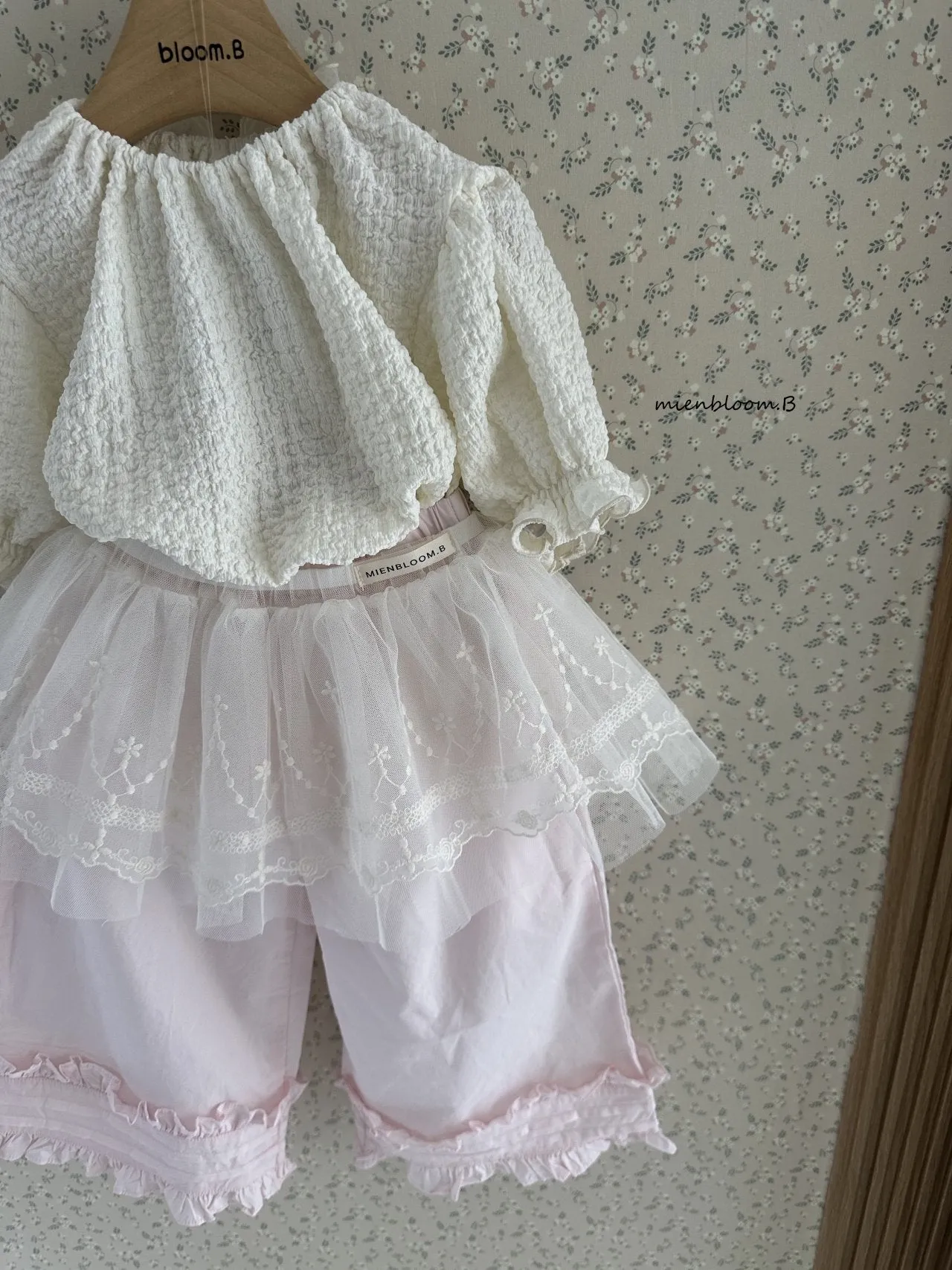 Frill wide pants