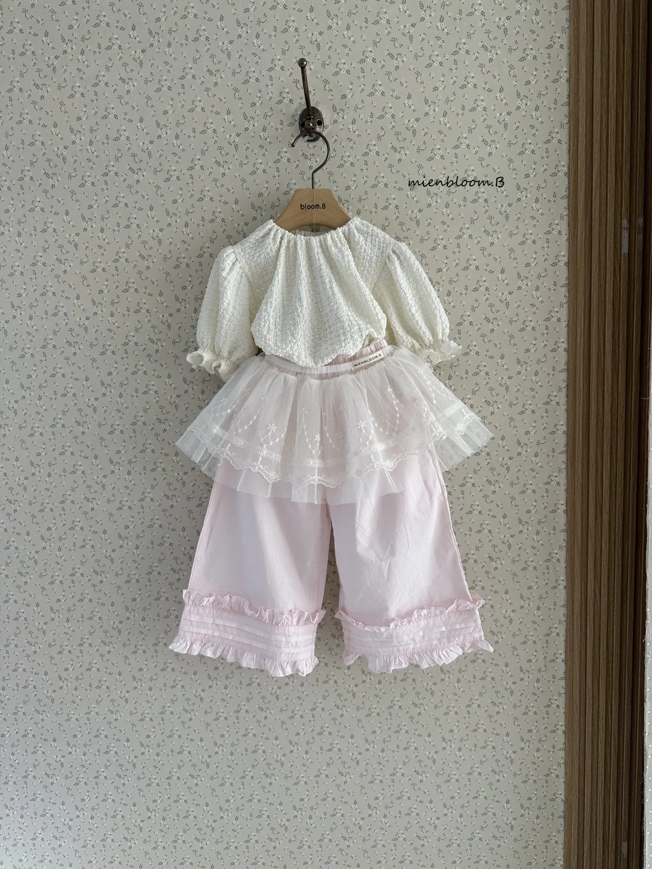 Frill wide pants