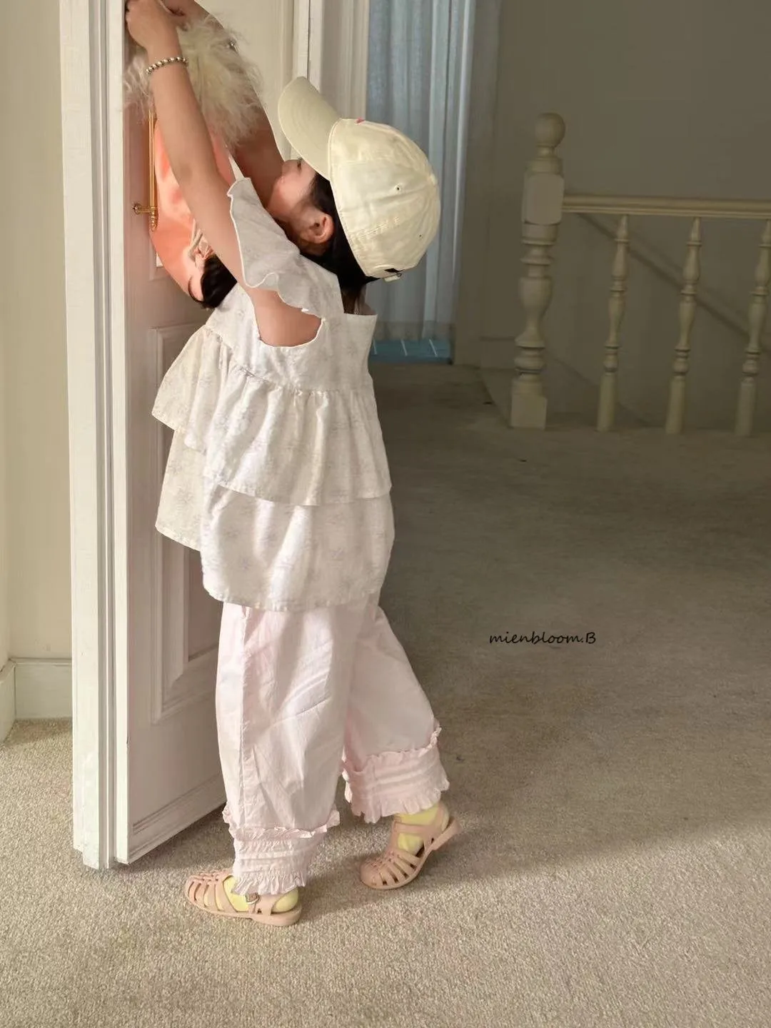 Frill wide pants