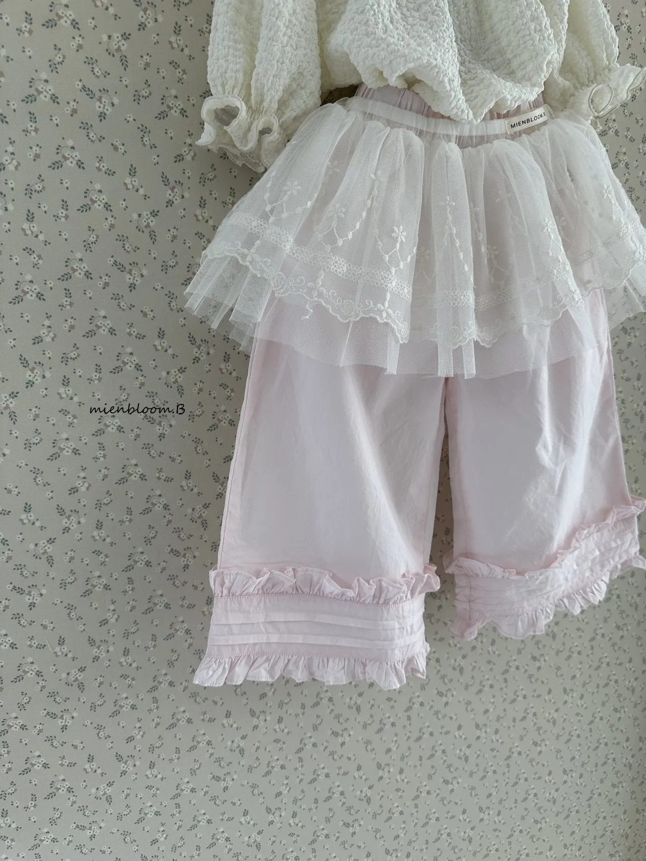 Frill wide pants