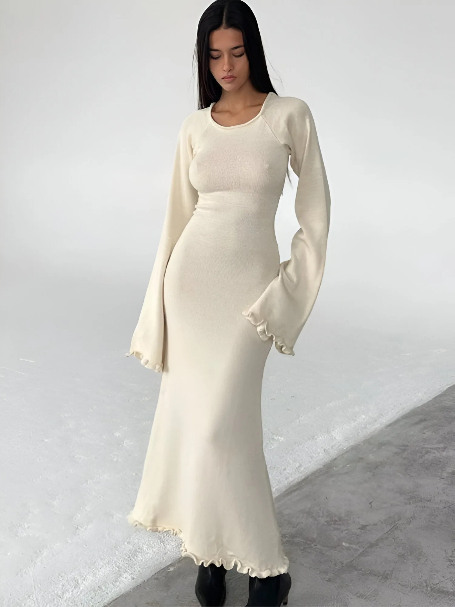 Halina | Elegant and sexy dress with ruffles at the back