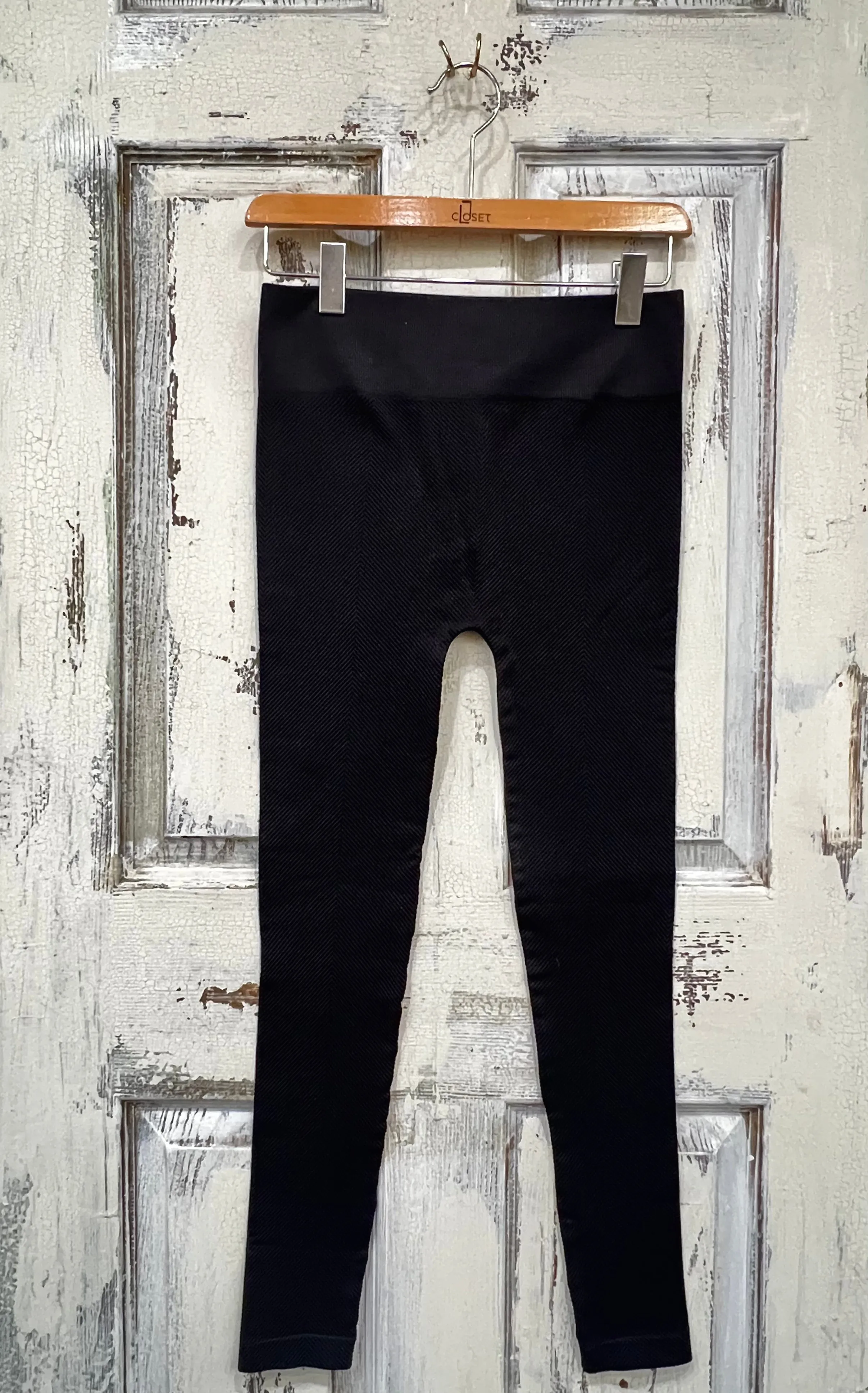Nikibiki Chevron Ribbed Leggings