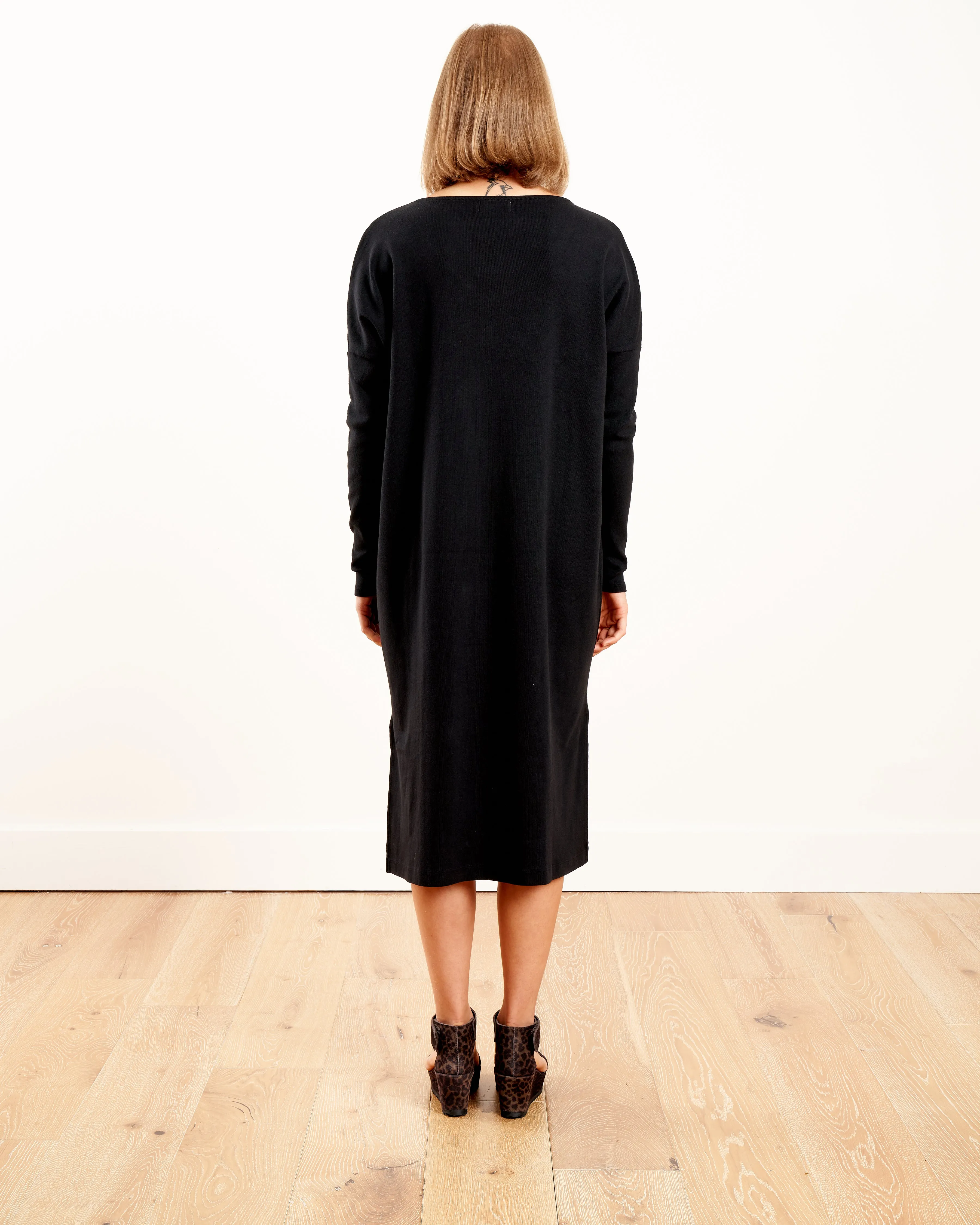 oversized v-neck dress - black