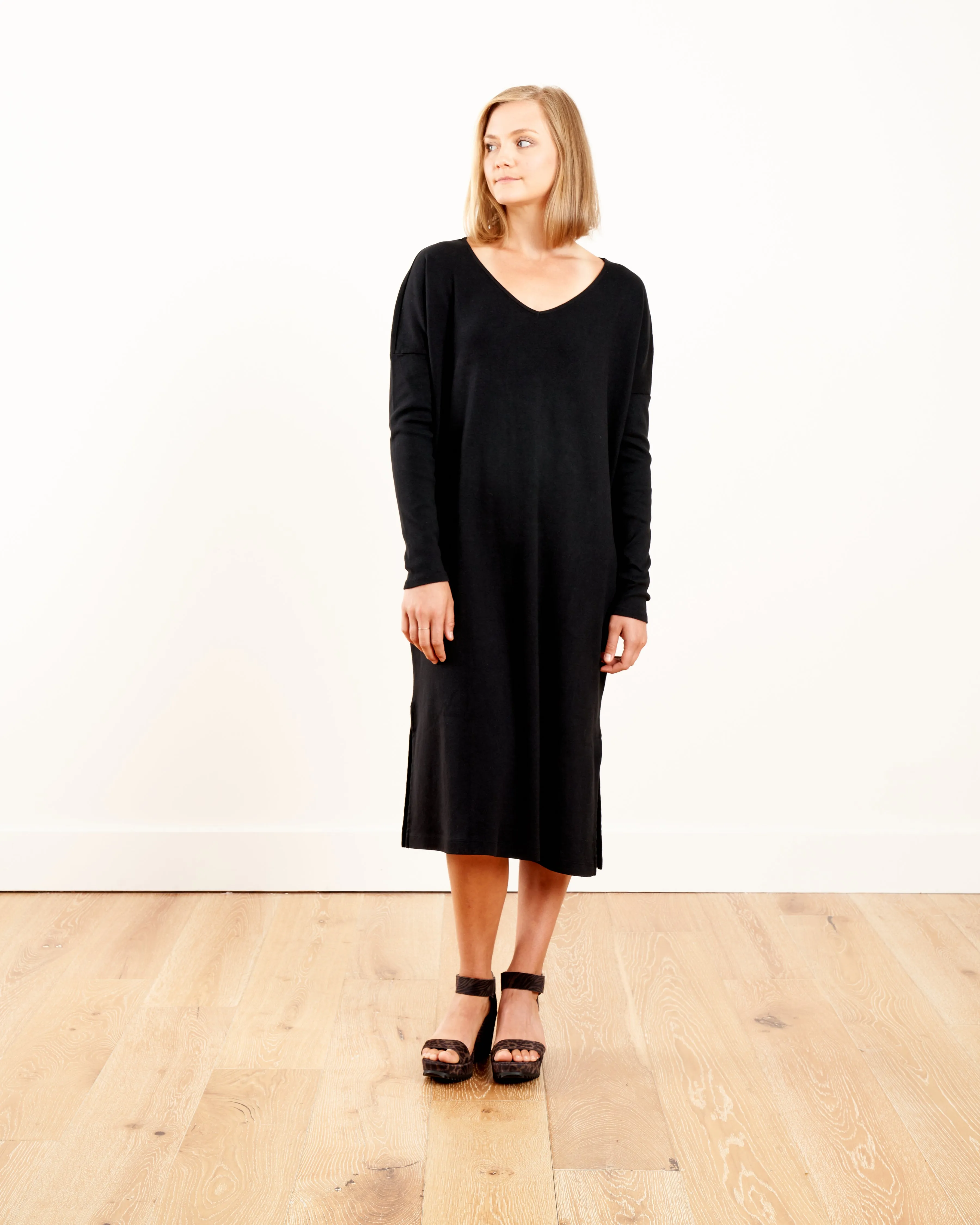 oversized v-neck dress - black