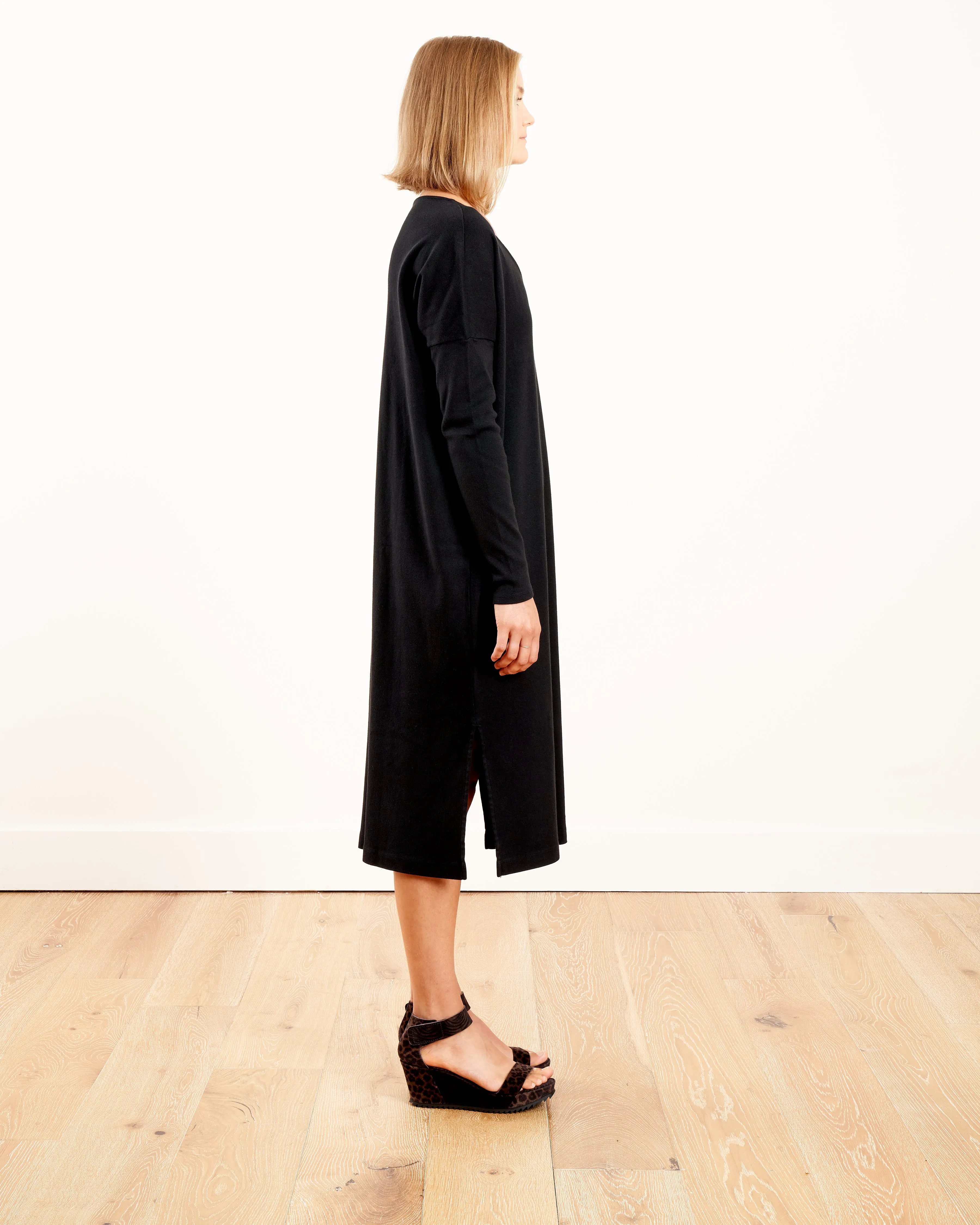 oversized v-neck dress - black