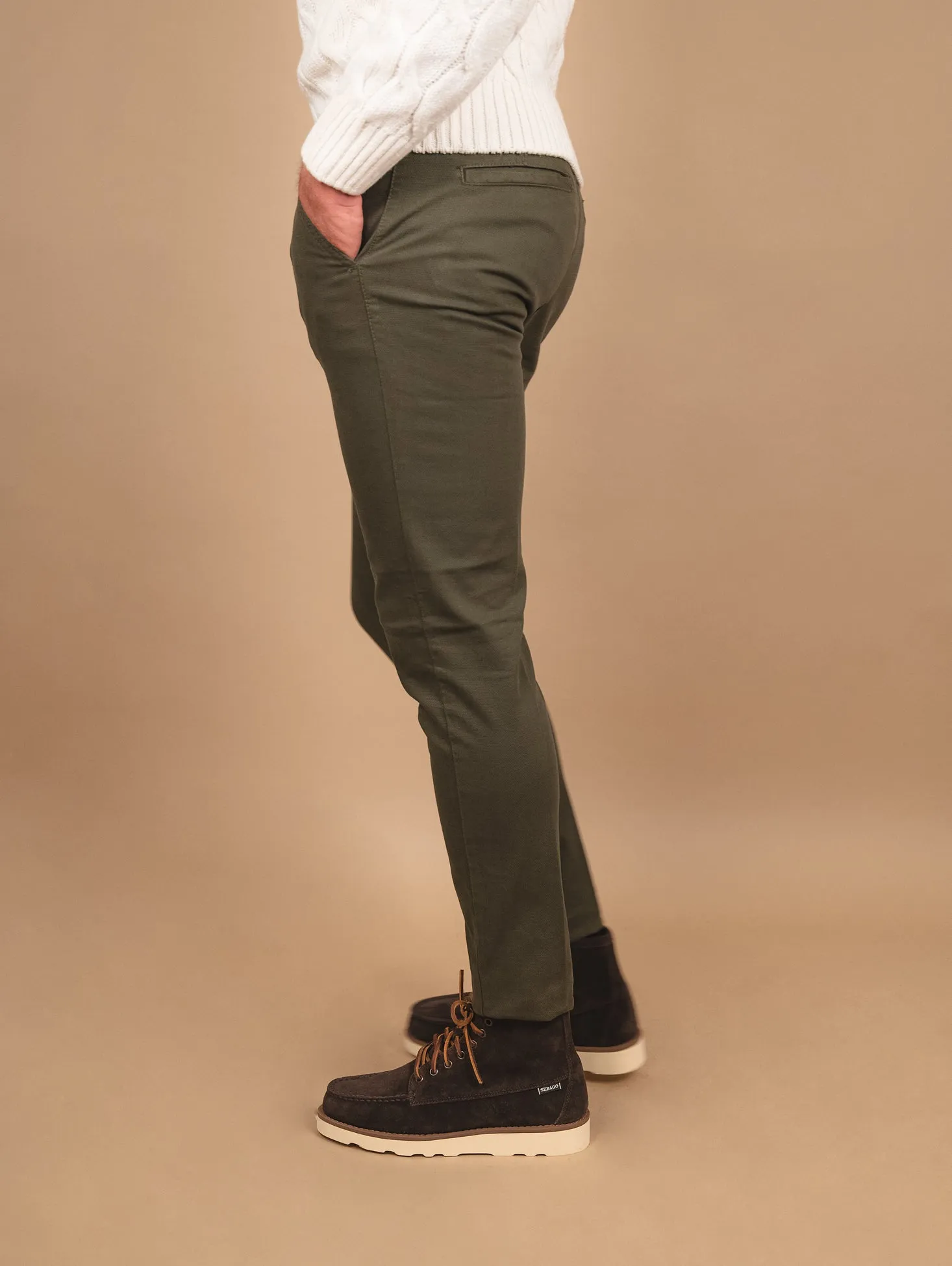 PANTALONE CHINOS IN COTONE LISCIO ELASTICIZZATO militare