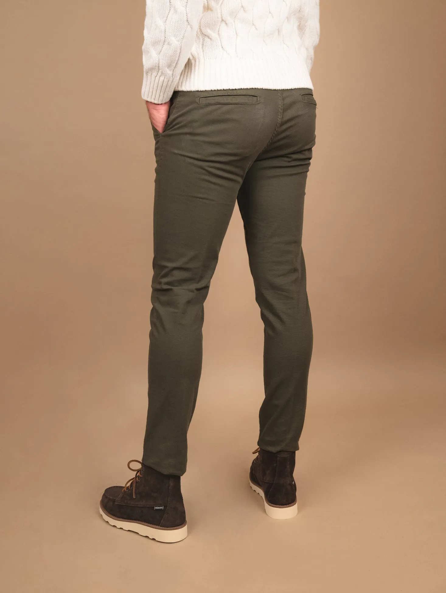 PANTALONE CHINOS IN COTONE LISCIO ELASTICIZZATO militare