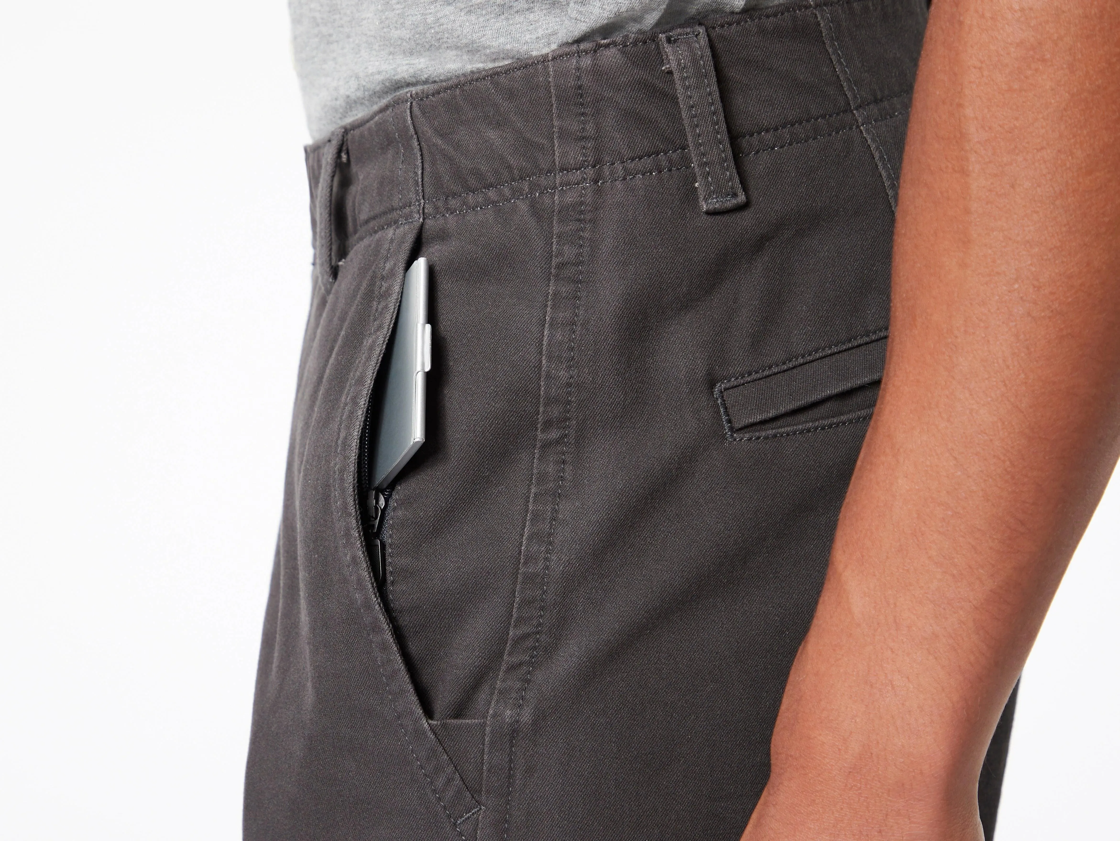 Pantalones Chinos Dockers® Smart 360 Flex™ Alpha Slim Fit Steelhead Grey
