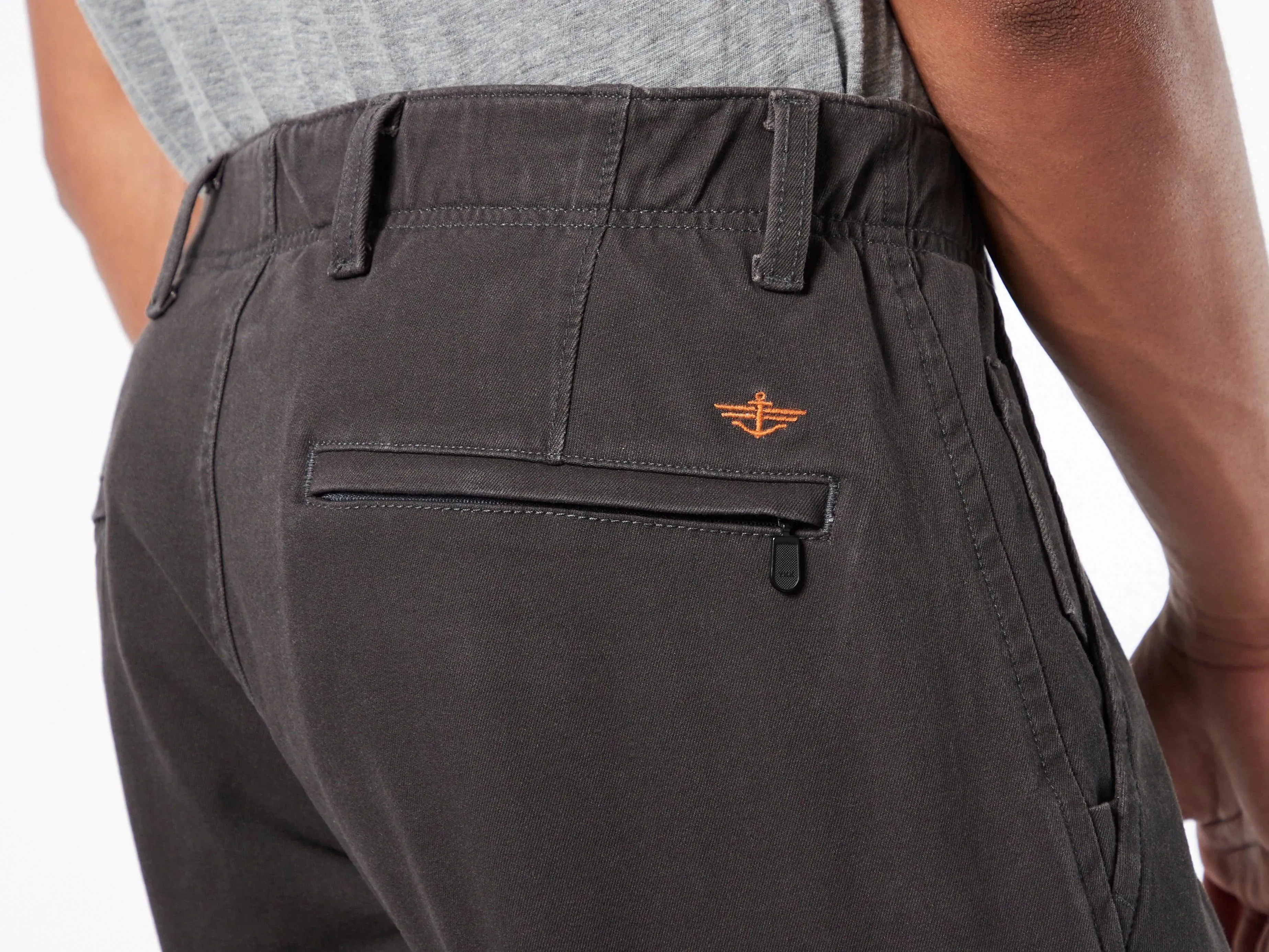 Pantalones Chinos Dockers® Smart 360 Flex™ Alpha Slim Fit Steelhead Grey