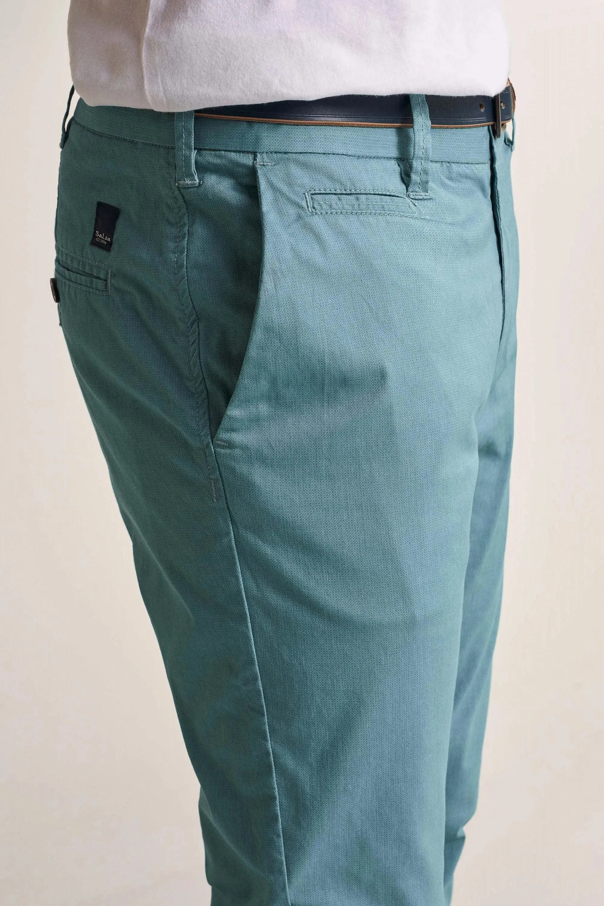 Pantalones chinos slim con microprint