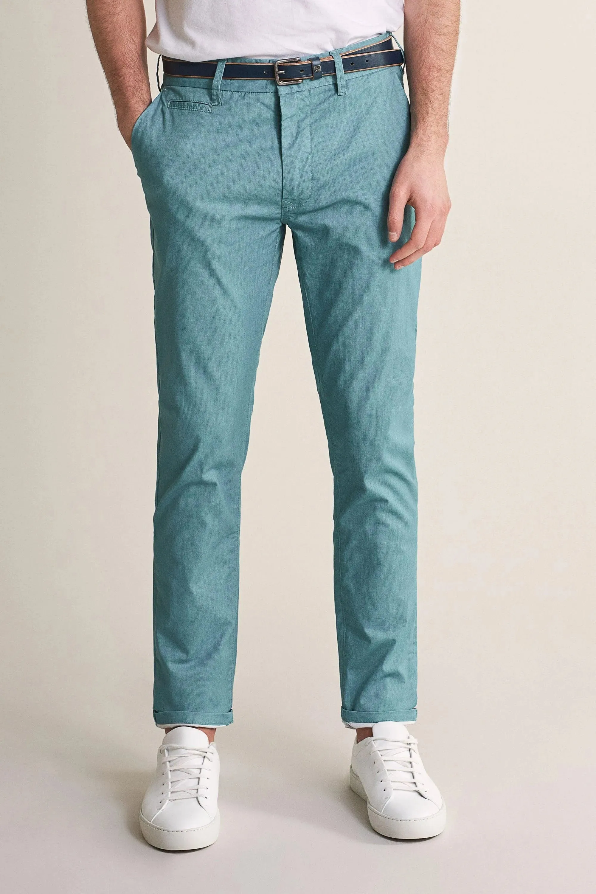 Pantalones chinos slim con microprint