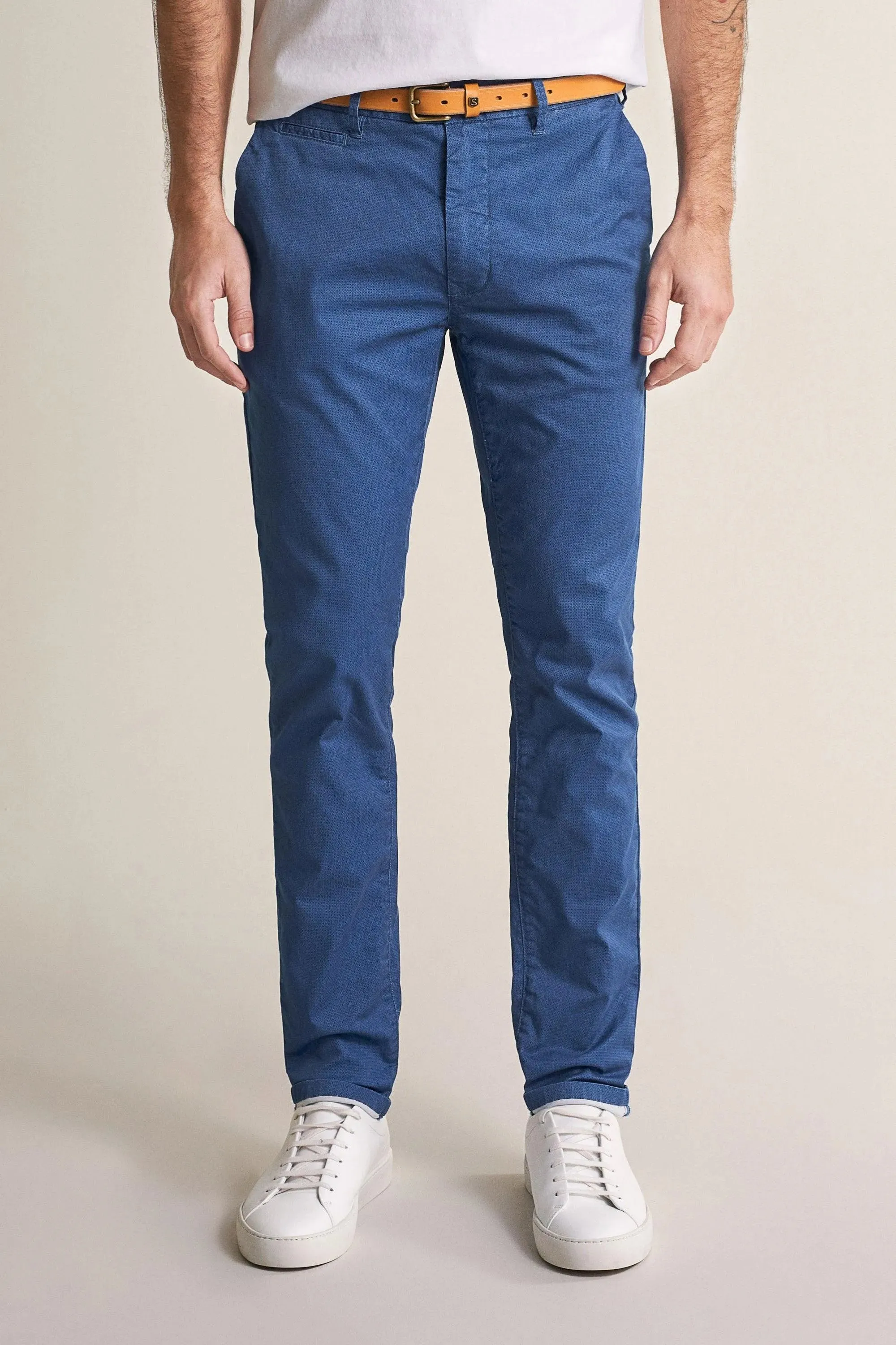 Pantalones chinos slim con microprint
