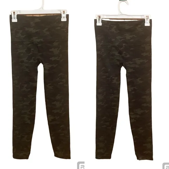Spanx Look At Me Now Green Camo Leggings