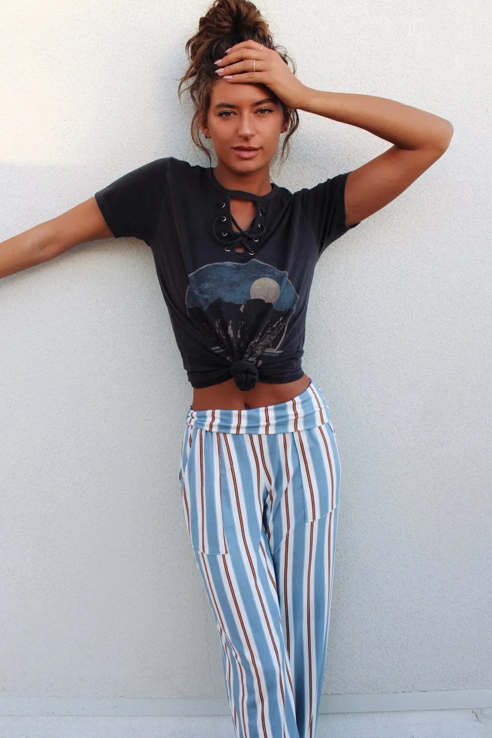 VINTAGE LACE UP GRAPHIC TEE