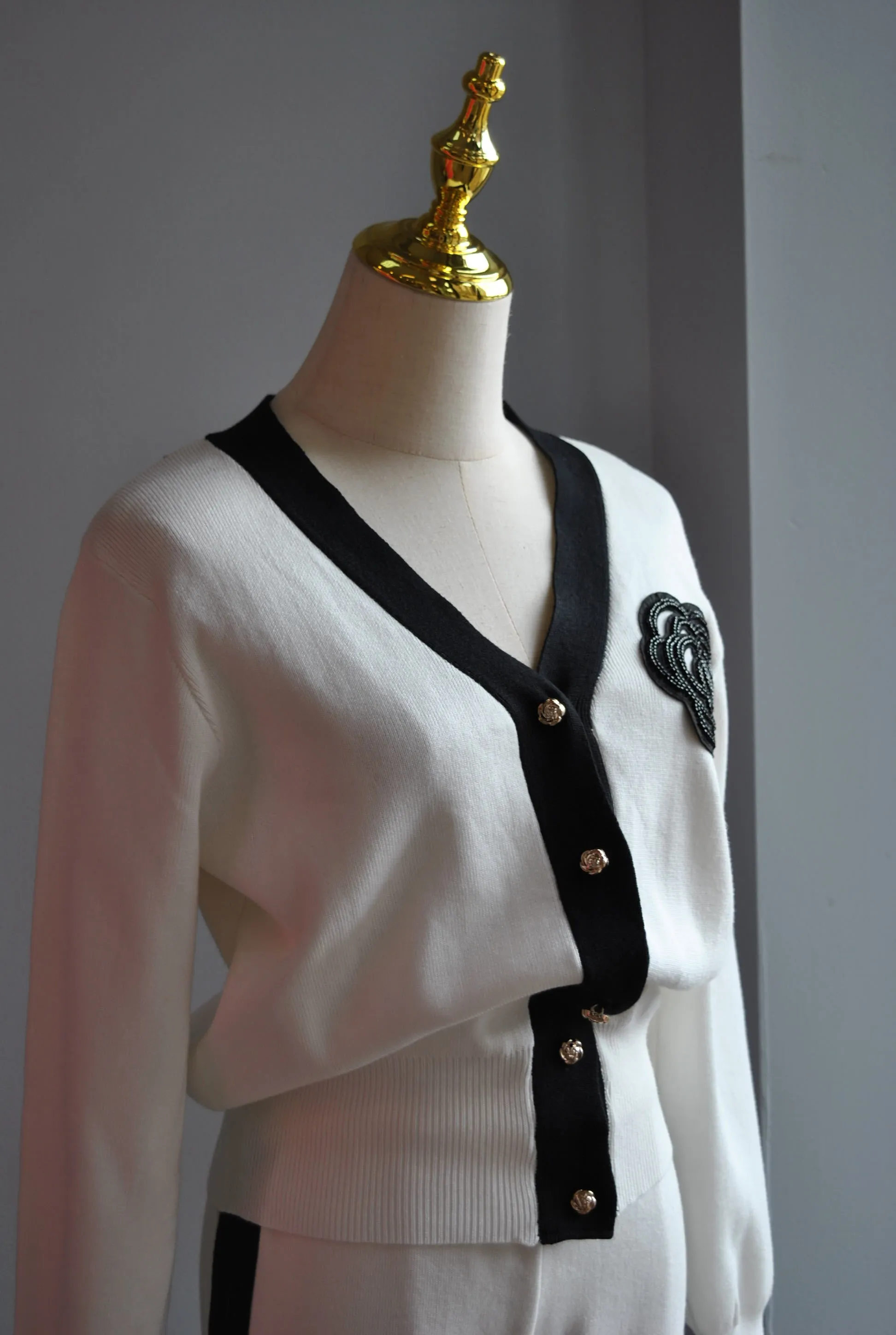 WHITE AND BLACK SWEATER SET